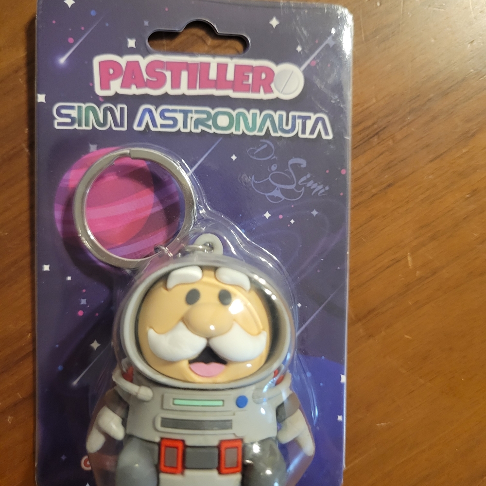 Pastillero Simi Astronaut Keychain